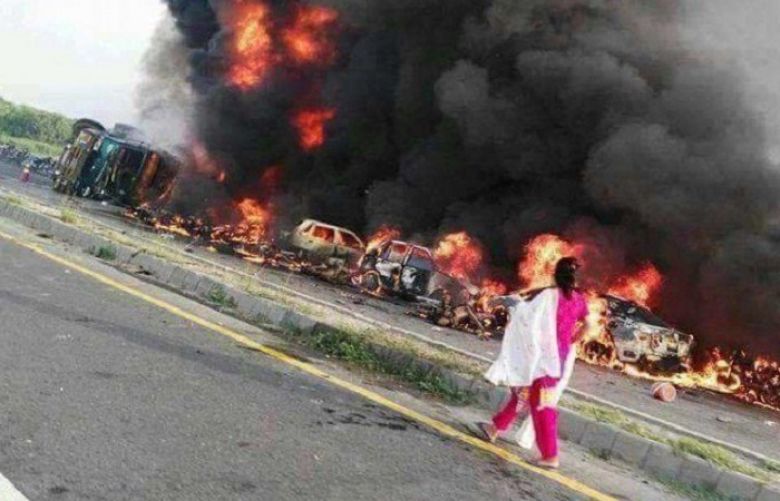 Motorway police blamed for Bahawalpur oil tanker tragedy