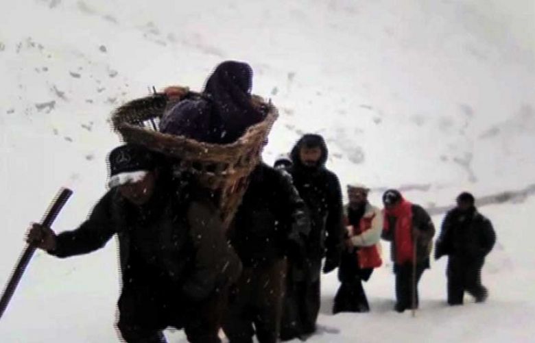 Continuous snowfall adds to locals&#039; woes in Gilgit-Baltistan
