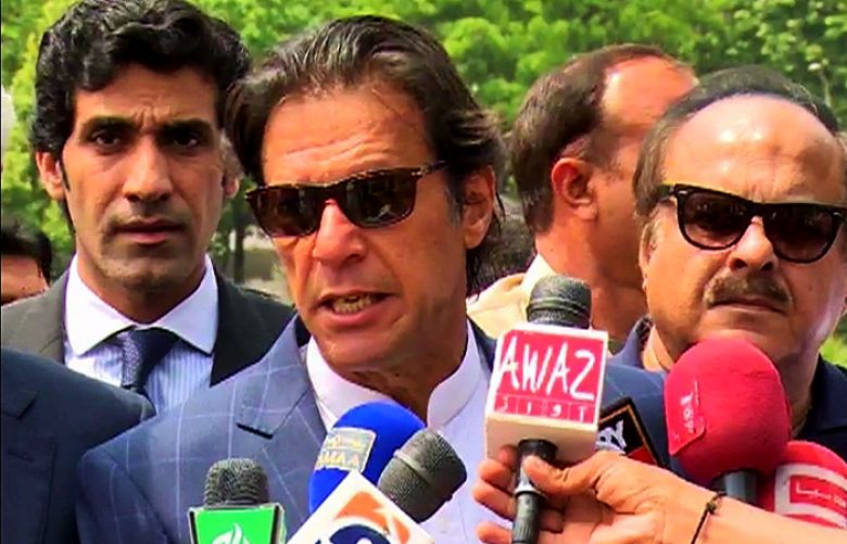 Imran talking to media person before appearing to judicial commission