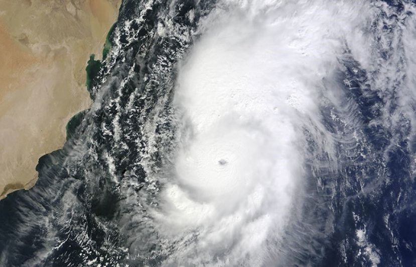 Cyclone Nilofar barrels towards Pakistan’s coasts