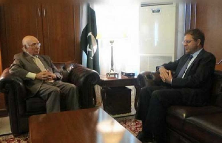 Sartaj Aziz held an important meeting with Afghan Ambassador