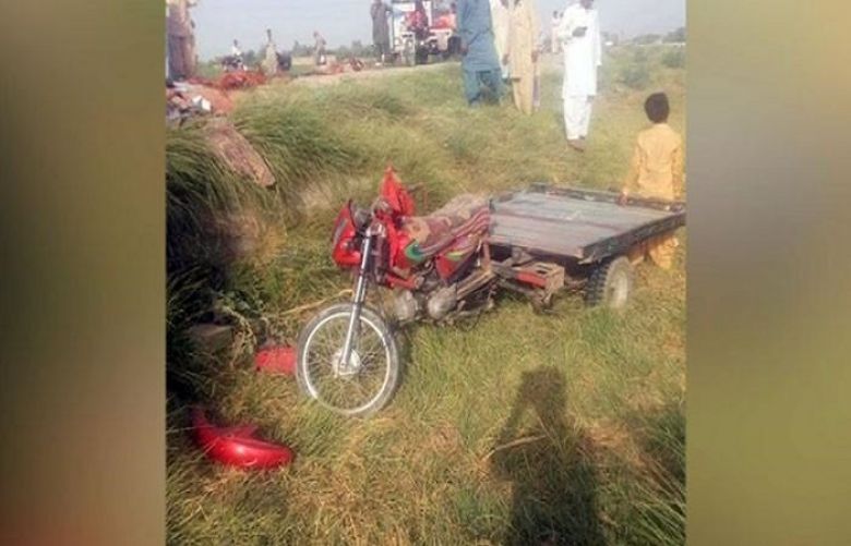 Four killed as trailer collides with rickshaw near Ghotki