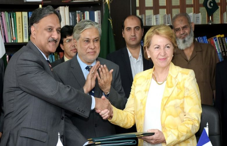 Secretary EAD, Shahid Mahmood and French Ambassador Ms. Martine Dorance exchanging documents after signing loan agreement at M/O Finance in Islamabad. Finance Minister, Senator Ishaq Dar witnessed the ceremony.