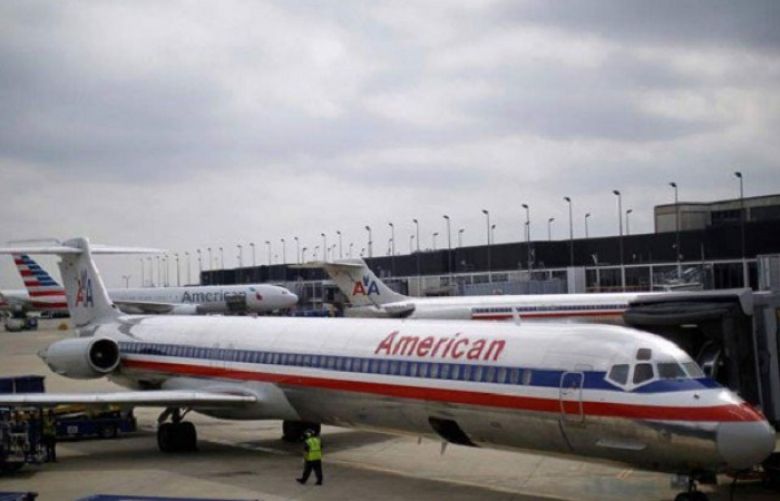 American Airlines pilot dies during US flight
