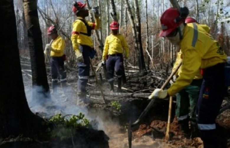 Nearly 40,000 flee Canada forest fires