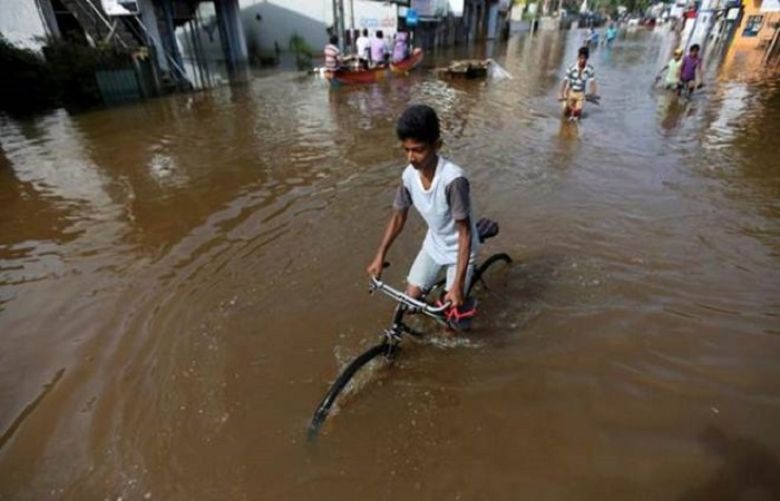 Cyclone Mora hits Bangladesh, hundreds of thousands evacuated