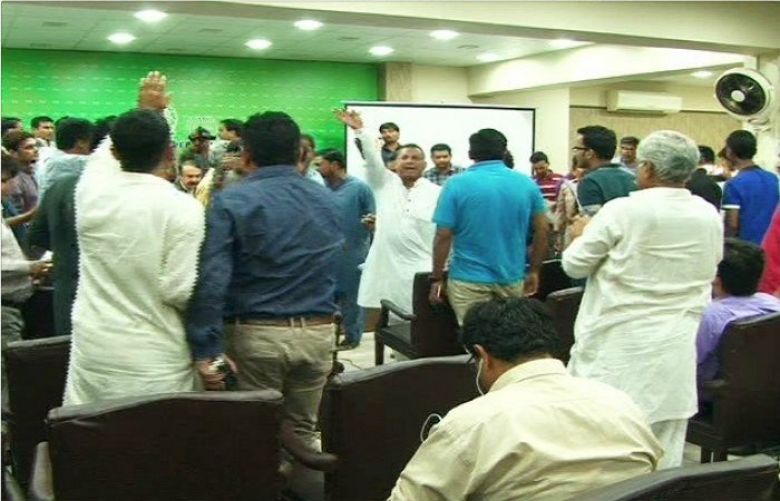 Journalists interrupt PML-N press conference