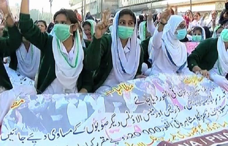 The protest of nurses outside press club in Karachi 