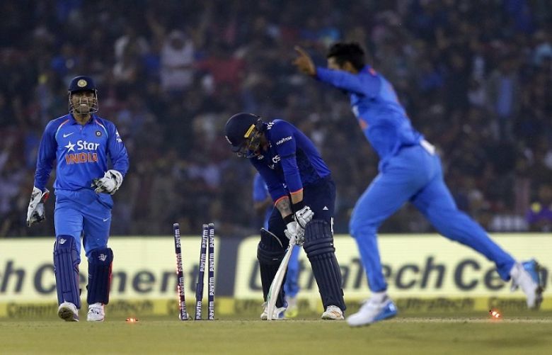 2nd ODI: Dhoni, Yuvraj lead India to beat England in thriller
