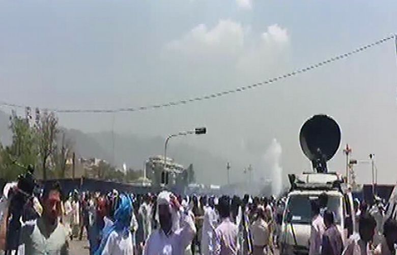 Police fire water canon to disperse protesting farmers in Islamabad