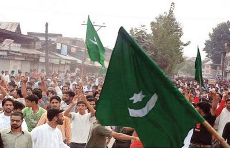 Students unfurled Pakistan’s National Flag on college in occupied Kashmir