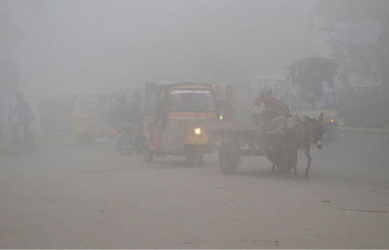 Thick smog persists in Punjab