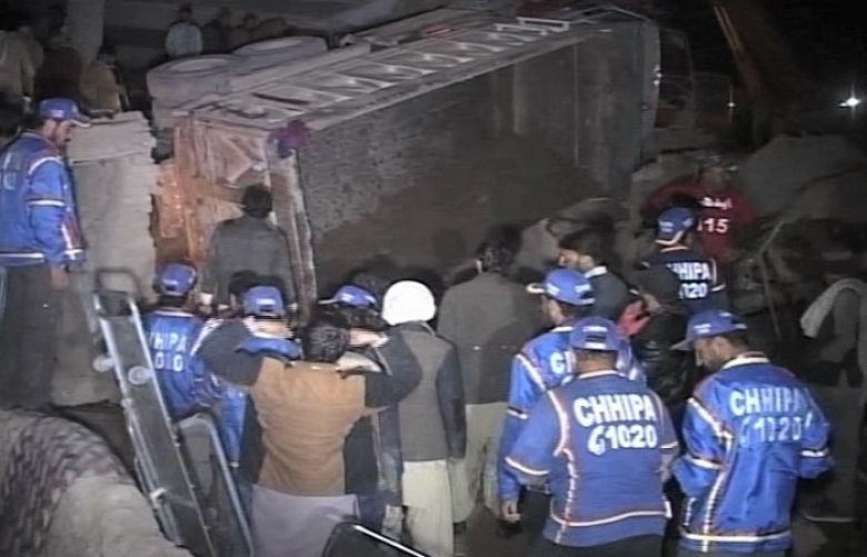 8 killed as dumper fell on roof of a mud house in Quetta