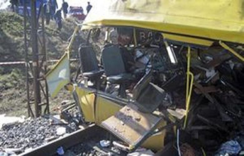 India bus crash kills at least 37