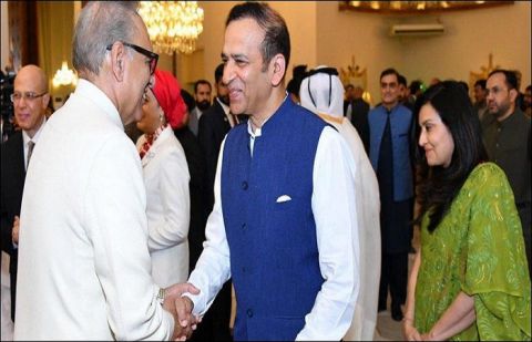 Indian high commissioner meets president Alvi extend Eid greetings