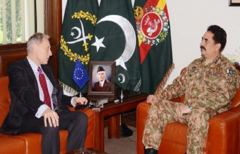 Chief of Army Staff General Raheel Sharif and Ambassador Franz-Michael Mellibin