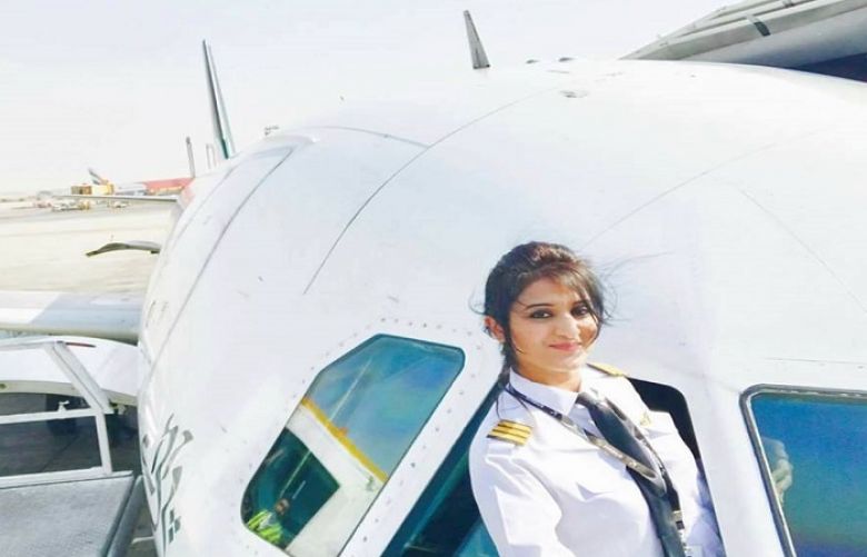 Selfies of PIA&#039;s female pilot go viral