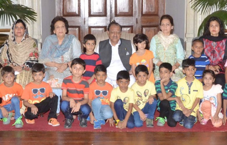President Mamnoon Hussain in a group photo with children of Save Our Sould (SOS) village at Governor House in Lahore on July 20, 2017.