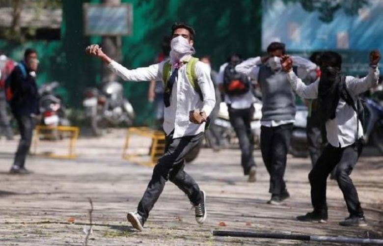Clashes erupt in Srinagar, Kashmir as hundreds of college students took to the streets to protest a police raid on their school in the southern Pulwama town.