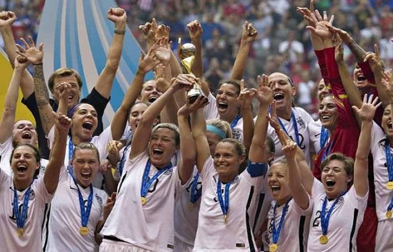 US crush Japan 5-2 to win third World Cup title