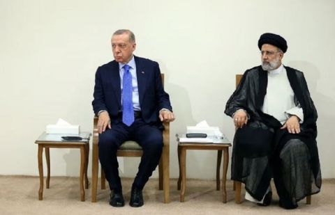 Iranian President Ebrahim Raisi and Turkish counterpart Tayyip Erdogan