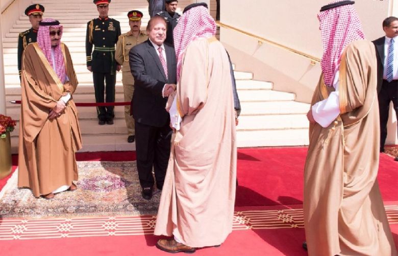 Prime Minister Nawaz Sharif along with Saudi King Salman Bin Abdulaziz Al Saud meets with Saudi cabinet members upon his arrival on a three-day official visit to Saudi Arabia.