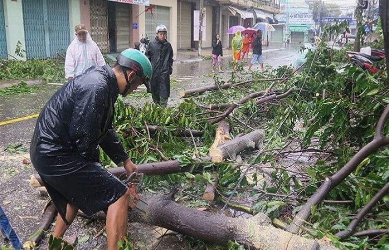 27 dead as Typhoon Damrey batters Vietnam