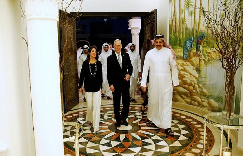 Qatar&#039;s Minister of Defence Khalid bin Mohammad Al-Attiyah (R) welcomes US Defence Secretary James Mattis (C) and US Ambassador to Qatar Dana Shell Smith (L).