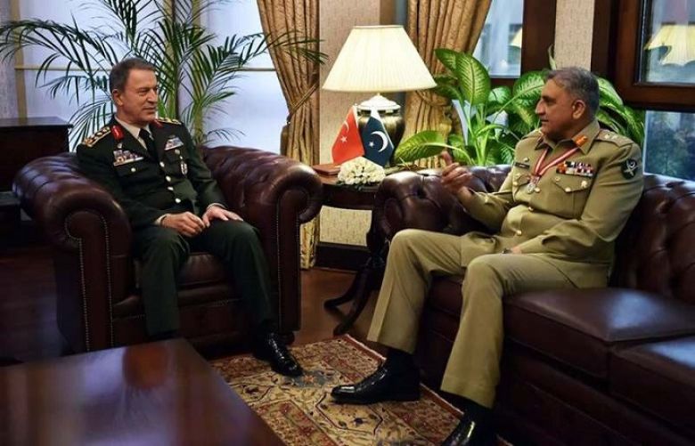 Chief of Army Staff (COAS) Gen Qamar Javed Bajwa (R) meeting with the Turkish Chief of General Staff Hulusi Akar.