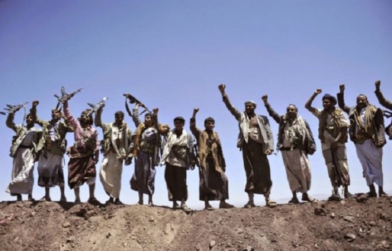 Houthis destroy a vehicle belonging to pro-Saudi forces in central Yemen (VIDEO)