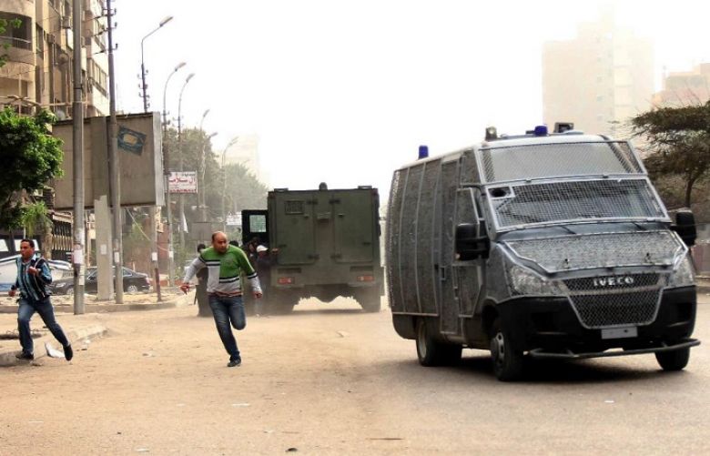 Gunmen kill four Egypt policemen south of Cairo