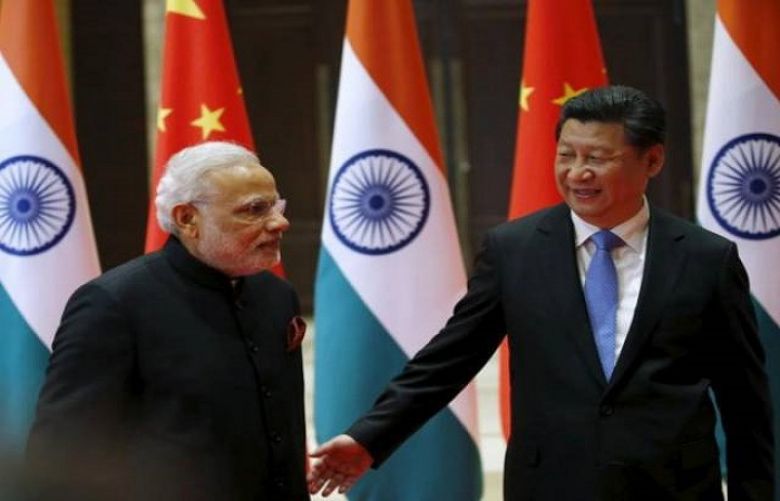 Chinese President Xi Jinping (R) guides Indian Prime Minister Narendra Modi to a meeting room in Xian, Shaanxi province, China, May 14, 2015. 