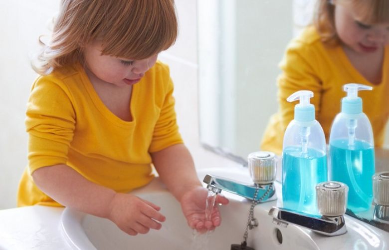 Washing hands in cold water &#039;as good as hot&#039;