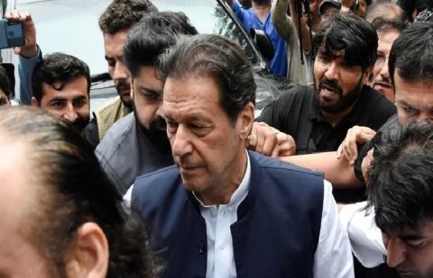 Islamabad police reach Lahore in 'helicopter to arrest' Imran Khan