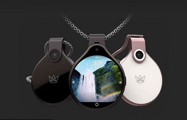 Necklace features livestreaming camera