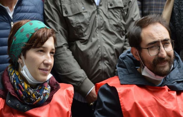 Turkey arrests hunger striking teachers