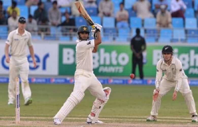 Pakistan in trouble after New Zealand total 403