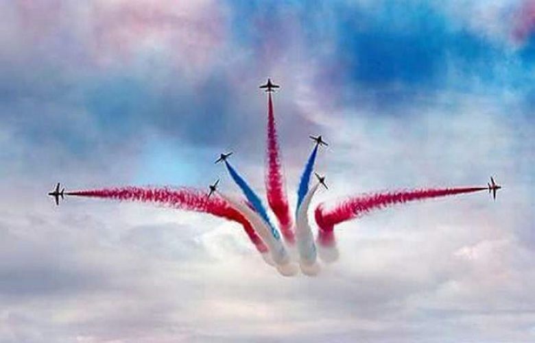 Karachi: PAF adorns Pakistan day celebrations with colourful air show