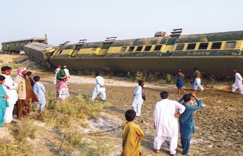 Blast targets Peshawar-bound train in Umerkot