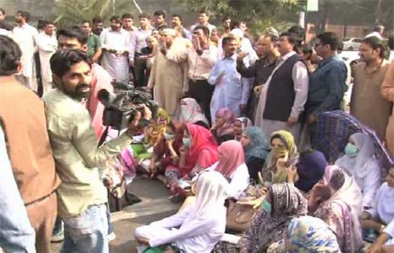 Two patients die as doctors&#039; protest continues in Lahore
