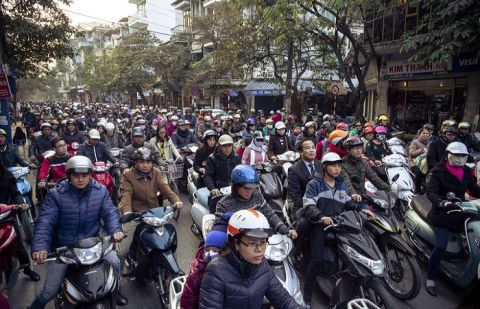 Vietnam: Hanoi aims to curb pollution with motorbike ban