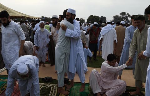 Pakistan marks Eid ul Fitr with hopes of overcoming crises