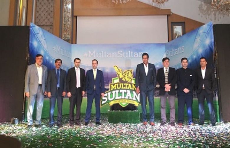 Wasim Akram and others pose with the newly launched &quot;Multan Sultans — Cricket Kay Toofan&quot; logo.