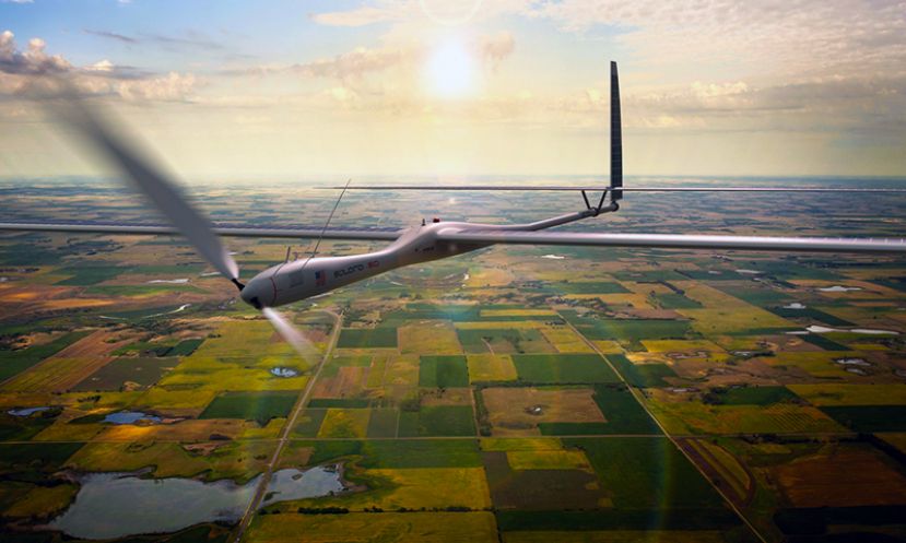 تصویر ٹائیٹان ایرواسپیس کے سولرا 50 ایئرکرافٹ کی ہے۔ مارچ میں جاری کیے گئے اعلان کے مطابق فیس بک ٹائیٹان کمپنی سے شمسی توانائی سے چلنے والے ڈرون طیاروں کی خریداری کے لیے بات چیت کی
