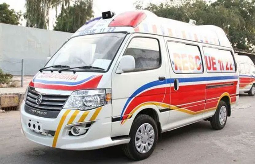 راولپنڈی میں ٹی چوک پرانے ٹول پلازہ کے قریب ٹریفک حادثے میں 5 افرادجاں بحق جبکہ 6 زخمی ہوگئے۔