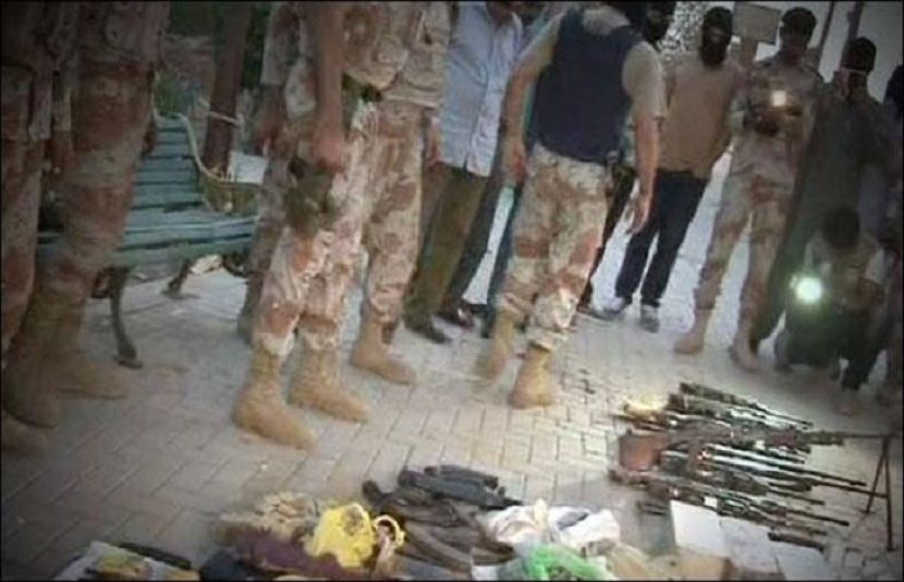کراچی کےسفاری پارک میں رینجرز نے چھاپا مارکر پارک کے اسٹور روم میں چھپائی گئی اسلحہ کی بھاری کھیپ برآمد کرلی