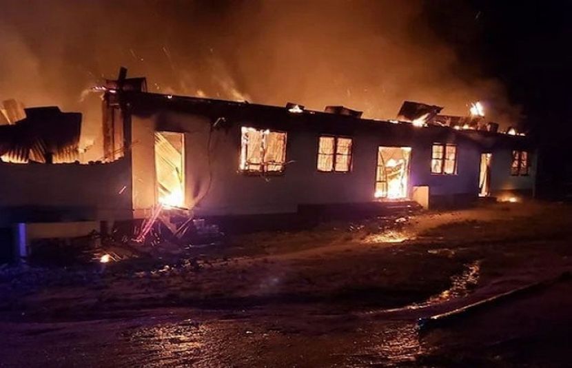 گیانا میں اسکول کے گرلز ہاسٹل میں خوفناک آتشزدگی