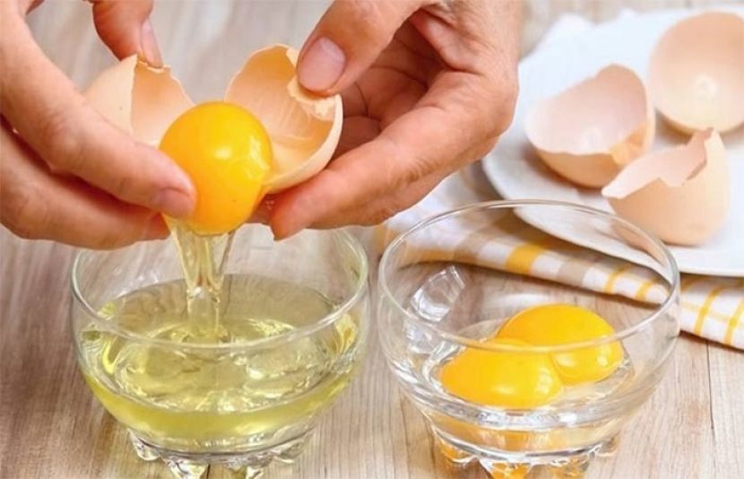 انڈوں میں بھی ملاوٹ شروع کردیتے ہیں اور جعلی خود سے بنائے گئے انڈے مارکیٹوں میں فروخت ہونے لگتے ہیں