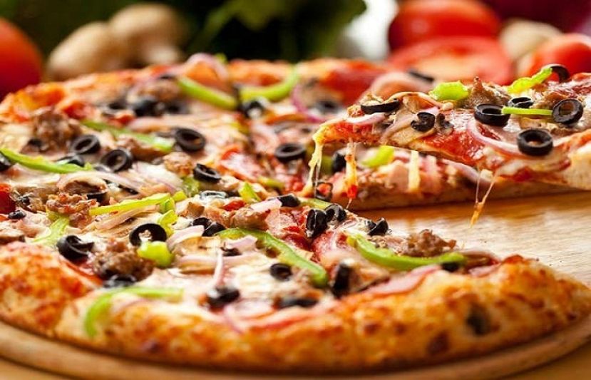 پیزا کھانے کے انداز میں پوشیدہ آپ کی شخصیت کے راز