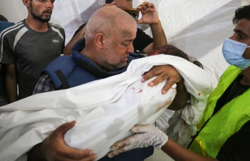 غزہ پر اسرائیلی بمباری میں عرب ٹی وی کے صحافی کی اہلیہ، بیٹی اور بیٹا شہید